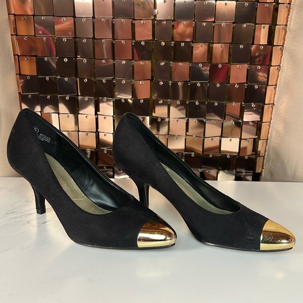 George Black Faux Suede Pointed Toe Shoes w Gold Tips Size 5
